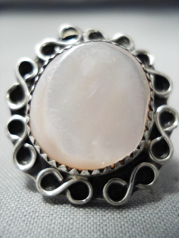Beautiful Vintage Native American Navajo Pink Shell Sterling Silver Swirl Ring Old Beautiful Vintage Native American Navajo Pink Shell Sterling Silver Swirl Ring Old