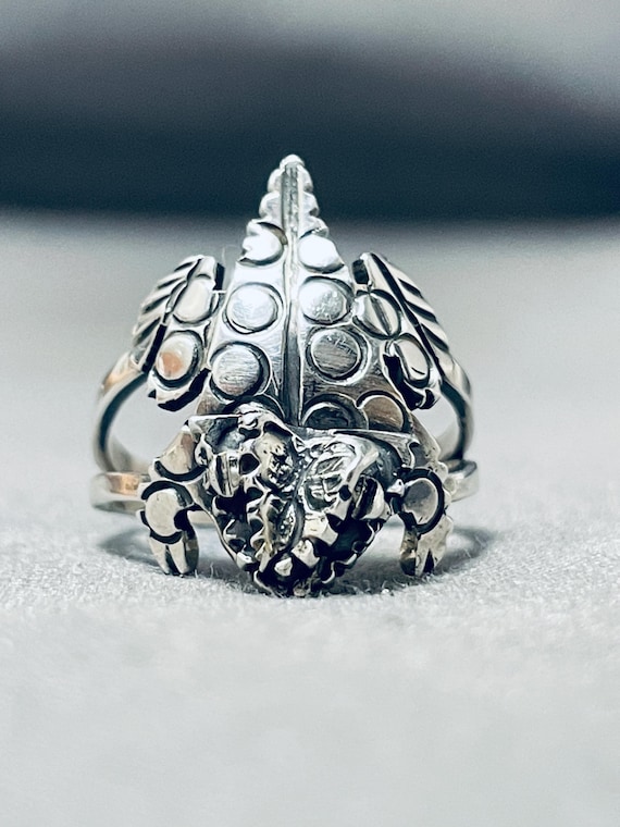 Fascinating Navajo Shell Sterling Silver Frog Ring Native American Fascinating Navajo Shell Sterling Silver Frog Ring Native American