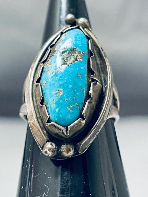 Tremendous Vintage Native American Navajo Kingman Turquoise Sterling Silver Ring Tremendous Vintage Native American Navajo Kingman Turquoise Sterling Silver Ring
