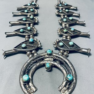 Uau! Colar vintage de 287 gramas com turquesa Navajo, em prata de lei, com design de flor de abóbora - Faça uma oferta!