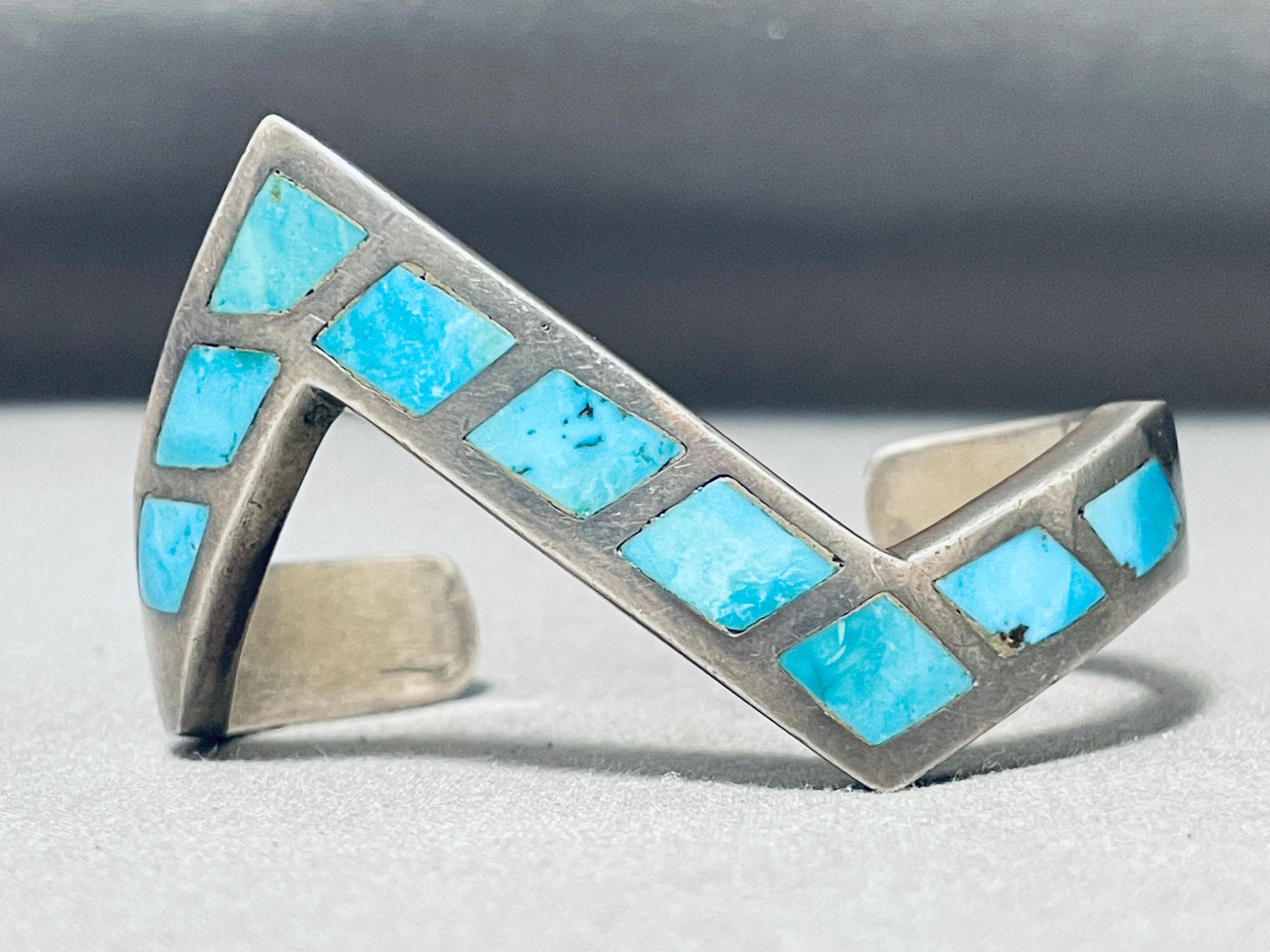 Dazzling Vintage Native American Navajo Turquoise Inlay