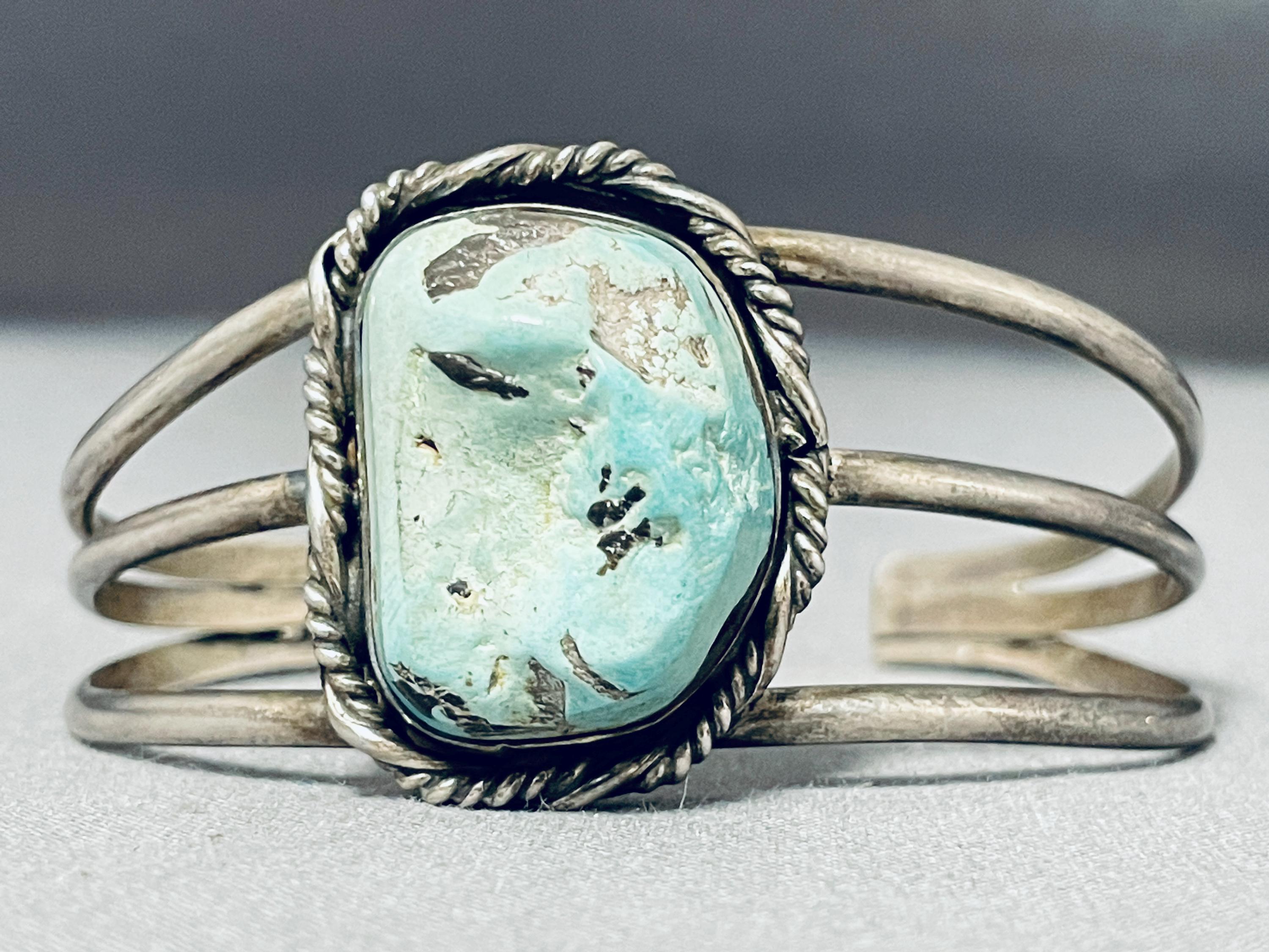 Sensational Native American Navajo Handcarved Sterling Silver Arrows Bracelet Sensational Native American Navajo Handcarved Sterling Silver Arrows Bracelet