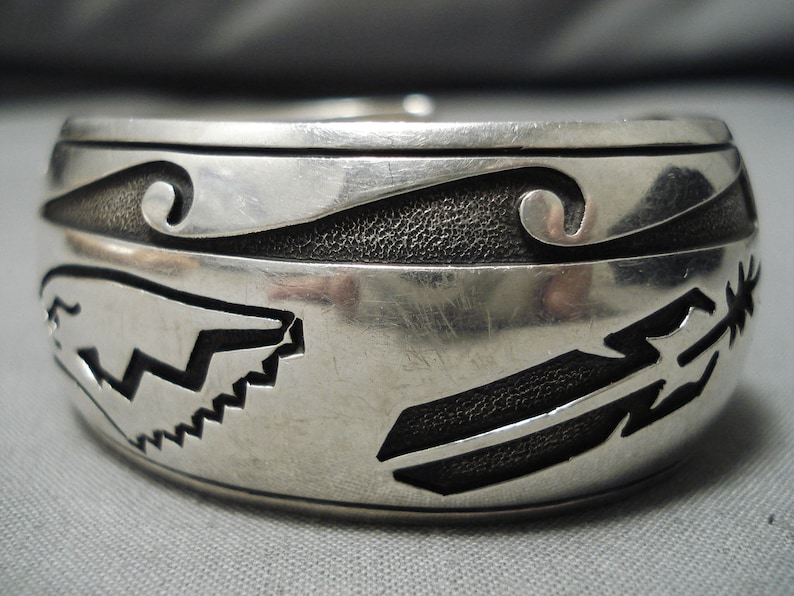 Impressive Vintage Native American Navajo Mighty Eagle Sterling Silver Bracelet Cuff