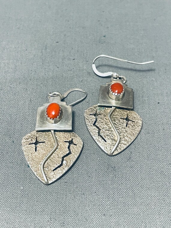 Fascinating Vintage Native American Navajo Coral Sterling Silver Arrowhead Earrings Fascinating Vintage Native American Navajo Coral Sterling Silver Arrowhead Earrings
