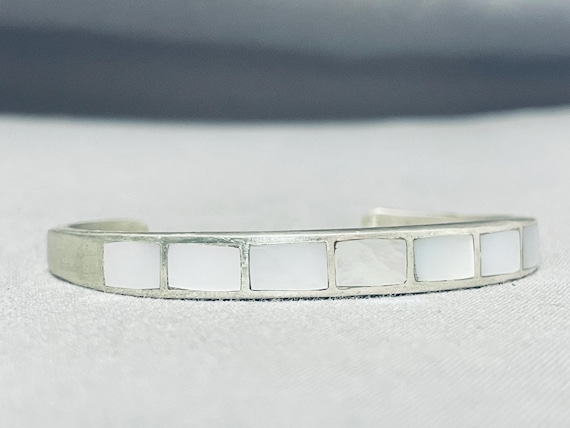 Dazzling Vintage Native American Navajo Mother Of Pearl Sterling Silver Bracelet Dazzling Vintage Native American Navajo Mother Of Pearl Sterling Silver Bracelet