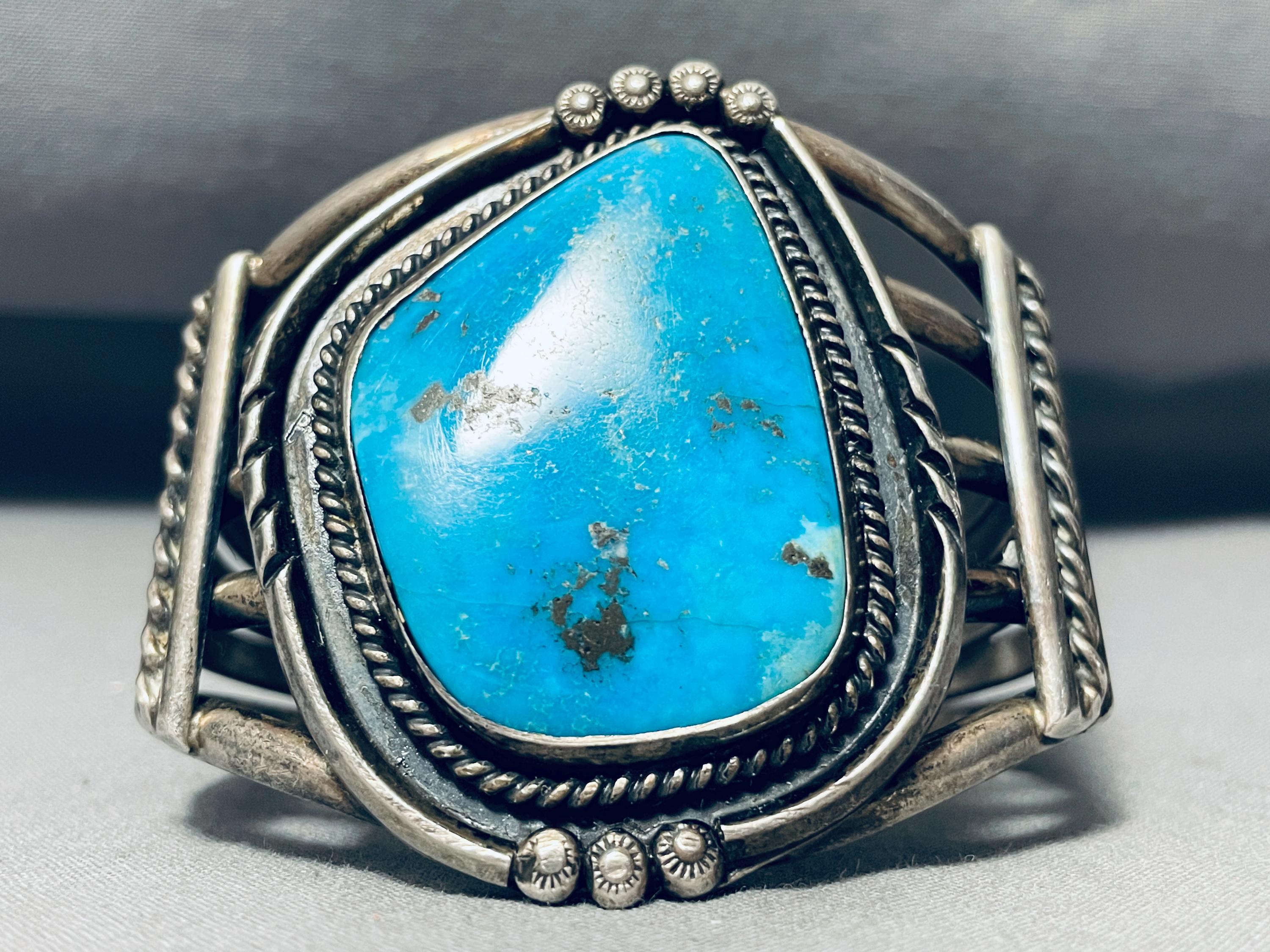 Majestic Vintage Native American Navajo Handcarved Sterling Silver Curvey Ring Majestic Vintage Native American Navajo Handcarved Sterling Silver Curvey Ring