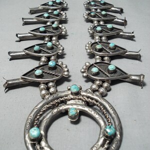 Colar feminino vintage Navajo com turquesa e pingente em formato de flor de abóbora, da marca Museum - Faça uma oferta!