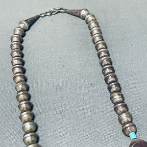 Eine der schönsten Vintage-Perlenhalsketten aus türkisfarbenem Navajo-Sterlingsilber der amerikanischen Ureinwohner aller Zeiten machen Sie ein Angebot Bild 5