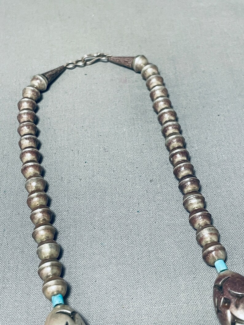 Eine der schönsten Vintage-Perlenhalsketten aus türkisfarbenem Navajo-Sterlingsilber der amerikanischen Ureinwohner aller Zeiten machen Sie ein Angebot Bild 5
