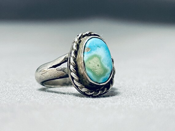 Special Vintage Native American Navajo Turquoise Sterling Silver Petite Ring Special Vintage Native American Navajo Turquoise Sterling Silver Petite Ring