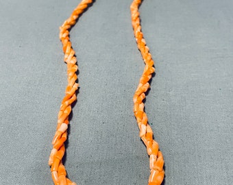 Native American atemberaubende Vintage Santo Domingo Dreireihige Koralle Halskette - Machen Sie ein Angebot!