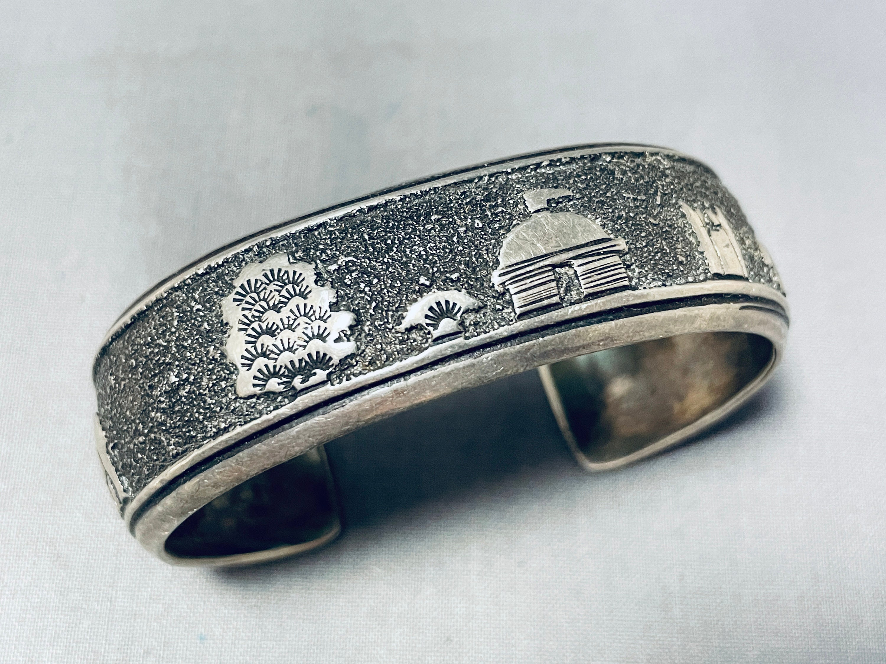 Authentic Thomas Singer Vintage Native American Navajo Desert Snow Sterling Silver Bracelet Authentic Thomas Singer Vintage Native American Navajo Desert Snow Sterling Silver Bracelet