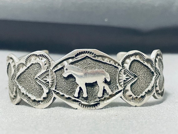 Charming Native American Navajo Horse Hearts Textured Sterling Silver Bracelet Charming Native American Navajo Horse Hearts Textured Sterling Silver Bracelet