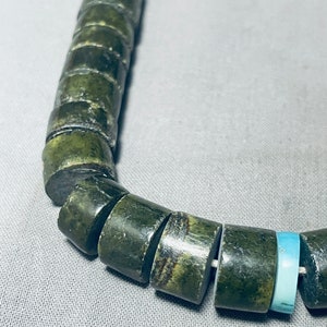 Seltene Vintage Santo Domingo Türkis Serpantin Sterling Silber Halskette der amerikanischen Ureinwohner Machen Sie ein Angebot Bild 4