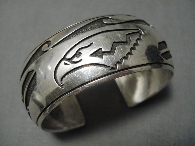Impressive Vintage Native American Navajo Mighty Eagle Sterling Silver Bracelet Cuff