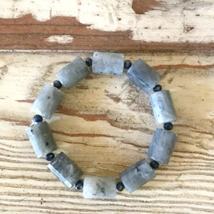 Labradorite Barrel Beaded Bracelet, Labradorite Bracelet, Grey Bead Bracelet, Barrel Bead Bracelet, Gray Bracelet