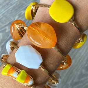 Bracciale con perline di mais caramellato, bracciale con mais caramellato, ispirato al Bourbon and Boweties, bracciale di Halloween, bracciale arancione e giallo