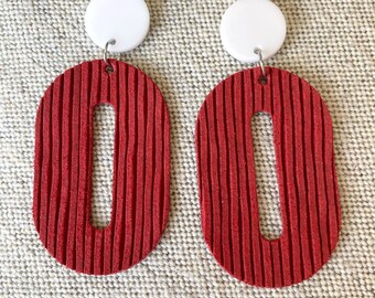 Orecchini in pelle rossa, orecchini in pelle, orecchini natalizi, orecchini leggeri, orecchini vistosi, orecchini di San Valentino