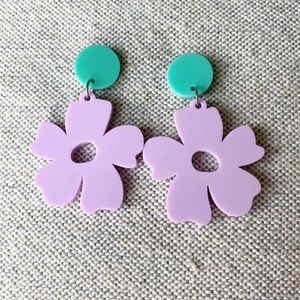 Purple Flower Acrylic Earrings, Purple Earrings, Lightweight Earrings, Purple Acrylic Earrings, Flower Earrings, Spring Earrings