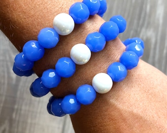Blaues Perlenarmband, blaues und weißes Armband, blaues Armband, Perlenarmband, stapelbares Armband
