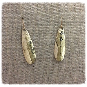 Geciseleerde Teardrop Gold Dangle Earrings; goud gevuld; messing; goud; sieraden; moderne; zomer jewelry