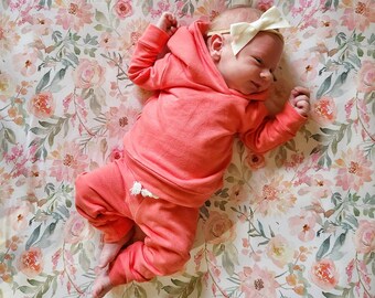 Melon newborn baby jogger outfit, baby girl jogger set, baby shower gift, cozy coming home outfit from the hospital