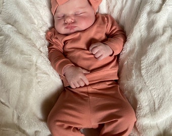 Mauve newborn girl outfit, baby body set, leggings with footies, baby girl shower gift, baby girl coming home outfit, girl hospital outfit