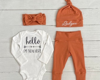 Personalized rust coming home outfit, gender neutral outfit, baby shower gift, newborn baby outfit, newborn pictures, hospital outfit