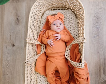 Rust baby outfit, gender neutral baby outfit, leggings with footies, baby shower gift, newborn baby outfit, neutral coming home outfit