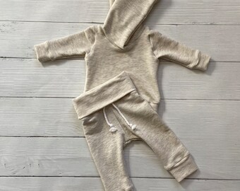 Oatmeal newborn baby jogger outfit, neutral baby jogger set, baby shower gift, cozy coming home outfit from the hospital
