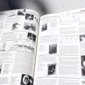 K&ouml;nnte beinhalten: Ein offenes Buch mit Seiten mit Schwarz-Wei&szlig;-Illustrationen und Text. Die linke Seite tr&auml;gt die Aufschrift "SMALL STOCK" und enth&auml;lt Bilder von V&ouml;geln und anderen Tieren. Die rechte Seite enth&auml;lt ebenfalls Text und Illustrationen mit dem Titel "SMALL STOCK III".