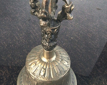 Campana de latón tibetana Vajra Dorje: Sonido primordial meditativo y sostenido.