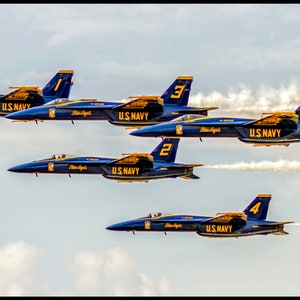 US Navy Blue Angels Super Hornet 10&quot; x 20 Color Photograph (APPM70002)