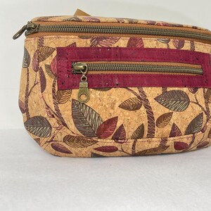 Bolso versátil de tejido de corcho natural y burdeos con motivo de hojas // Elegante bolso bandolera de corcho