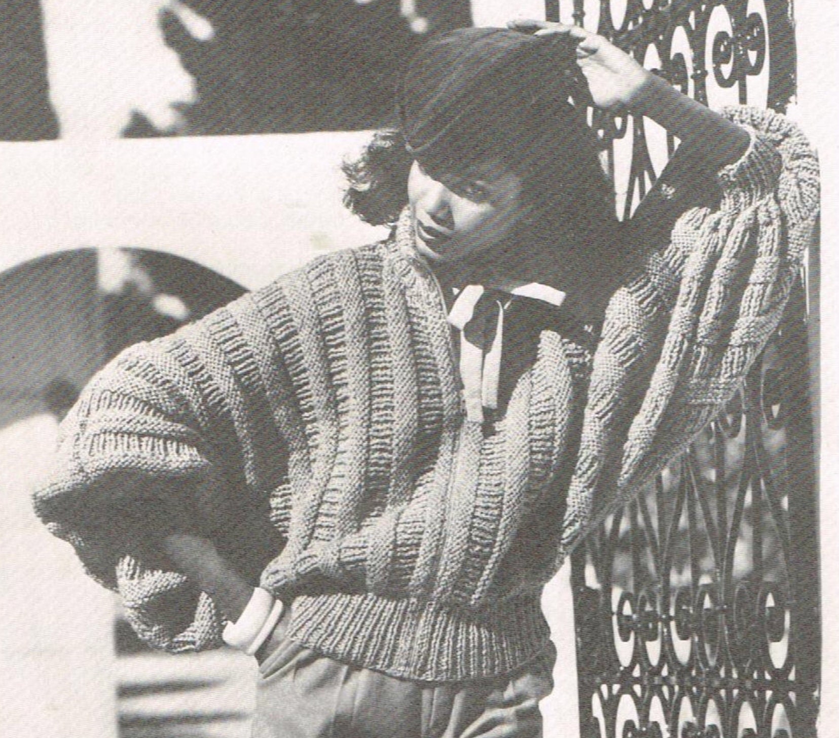 Vintage Knitting Pattern Zippered Jacket or Coat Ladies 
