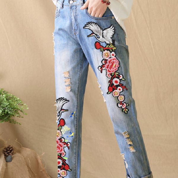Une paire de grues brodées avec le patch d’applique de fleurs, les corrections de broderie pour le T-shirt, les jeans ou les corrections décoratives d’applique de broderie de manteau