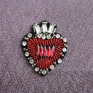 Delicate Embroidery Beaded Heart Sequined Applique Patch,Beaded Heart Patch Supplies for Coat,T-Shirt,Costume Decorative Appliques Patches
