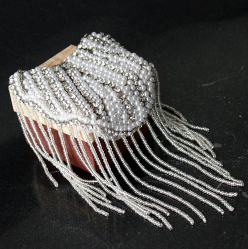 A Pair of Pearl and Crystal Tassels Epaulet,Handmade Shoulder Pad,Chains Punk Shoulder Decoration Epaulets,Shoulder Embellishment,Epaulets