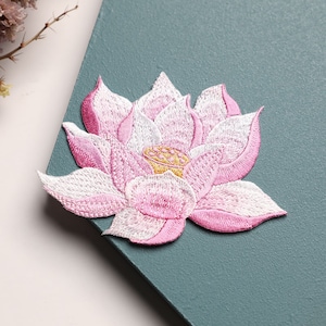 Fijne geborduurde roze bloemenappliqués, vintage lotusbloempatches voor kleding of jurk decoratieve borduurappliqués