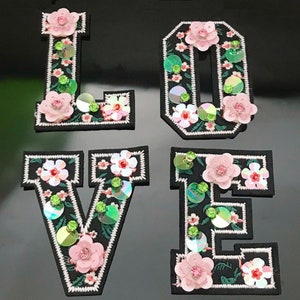 Zarte Stickerei Perlen Blume LOVE Pailletten Applikation Patch, Pailletten Patch Lieferungen für Mantel, T-Shirt, Kostüm dekorative Applikationen Patches