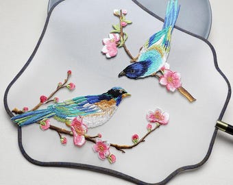 Un paio di toppe ricamate a forma di uccello da stirare, toppe ricamate a forma di uccelli per cappotti, magliette o jeans, toppe decorative.