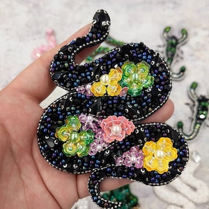 Delicate Embroidery Snake Beaded Applique Patch,Rhinestone Flower Snake Patch Supplies for Coat,T-Shirt,Costume Decorative Applique Patch