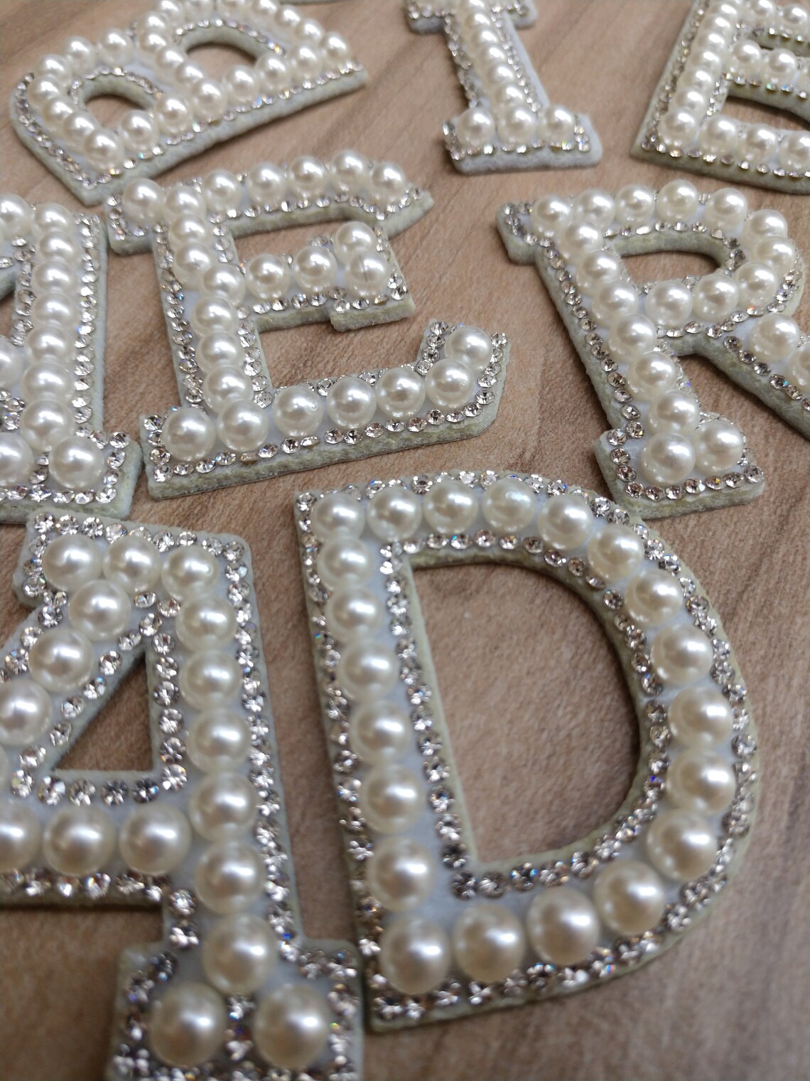 ZYNERY 25 Gold Paper Party Hats With Rhinestone & Number Letter Stickers, DIY Crowns For Kids & Adults Birthday Party