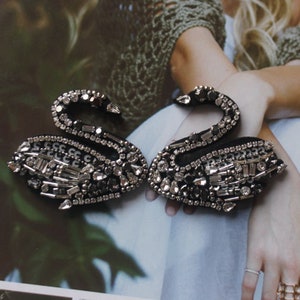 A Pair of Embroidery Swan Rhinestone Applique Patch,Beaded Swan Patch Supplies for Coat,T-Shirt,Costume Decorative Applique Patch