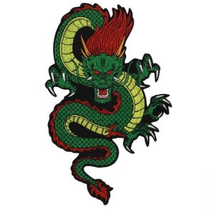 以下が含まれることがあります： 赤色のアクセントが付いた緑色のドラゴンの刺繍パッチ。 ドラゴンは黄色の鱗、赤い髪、鋭い爪を持っています。 パッチは複雑なディテールと黒い背景でデザインされています。