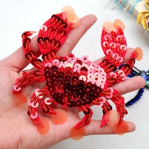 Delicata toppa ricamata con perline e paillettes a forma di granchio, toppe decorative a forma di granchio per cappotti, magliette e costumi.