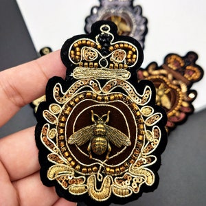 Crown Bee Sequined Embroidery Applique Patch,Paillette Patch,Embroidered Bee Patch Supplies for Coat,T-Shirt,Costume Decorative Appliques