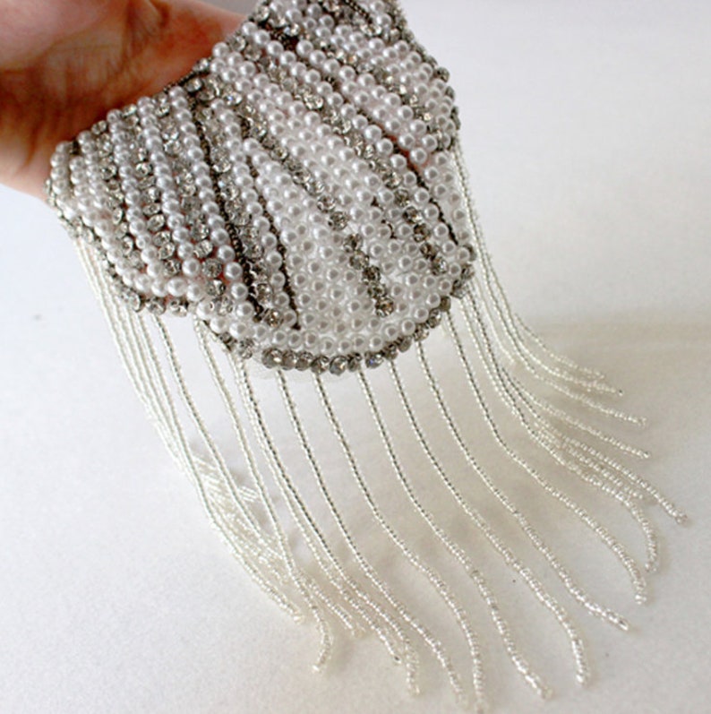 A Pair of Pearl and Crystal Tassels Epaulet,Handmade Shoulder Pad,Chains Punk Shoulder Decoration Epaulets,Shoulder Embellishment,Epaulets