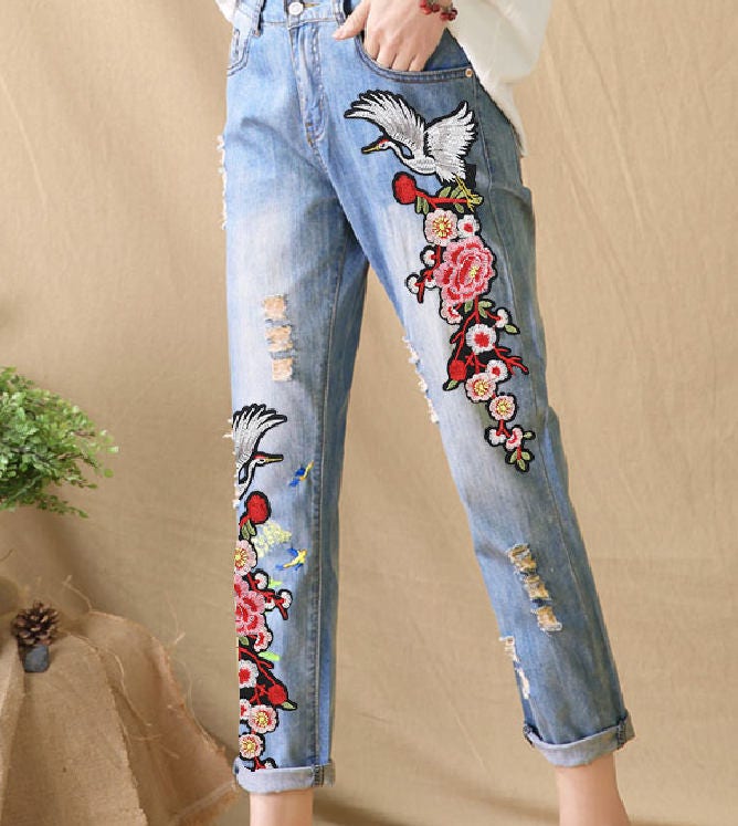 Jeans Embroidery Kit: Daisies and Bee 
