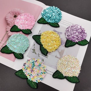 Delicato ricamo di fiori 3D con perline e paillettes, toppa decorativa con fiori di perline per cappotti, magliette e costumi